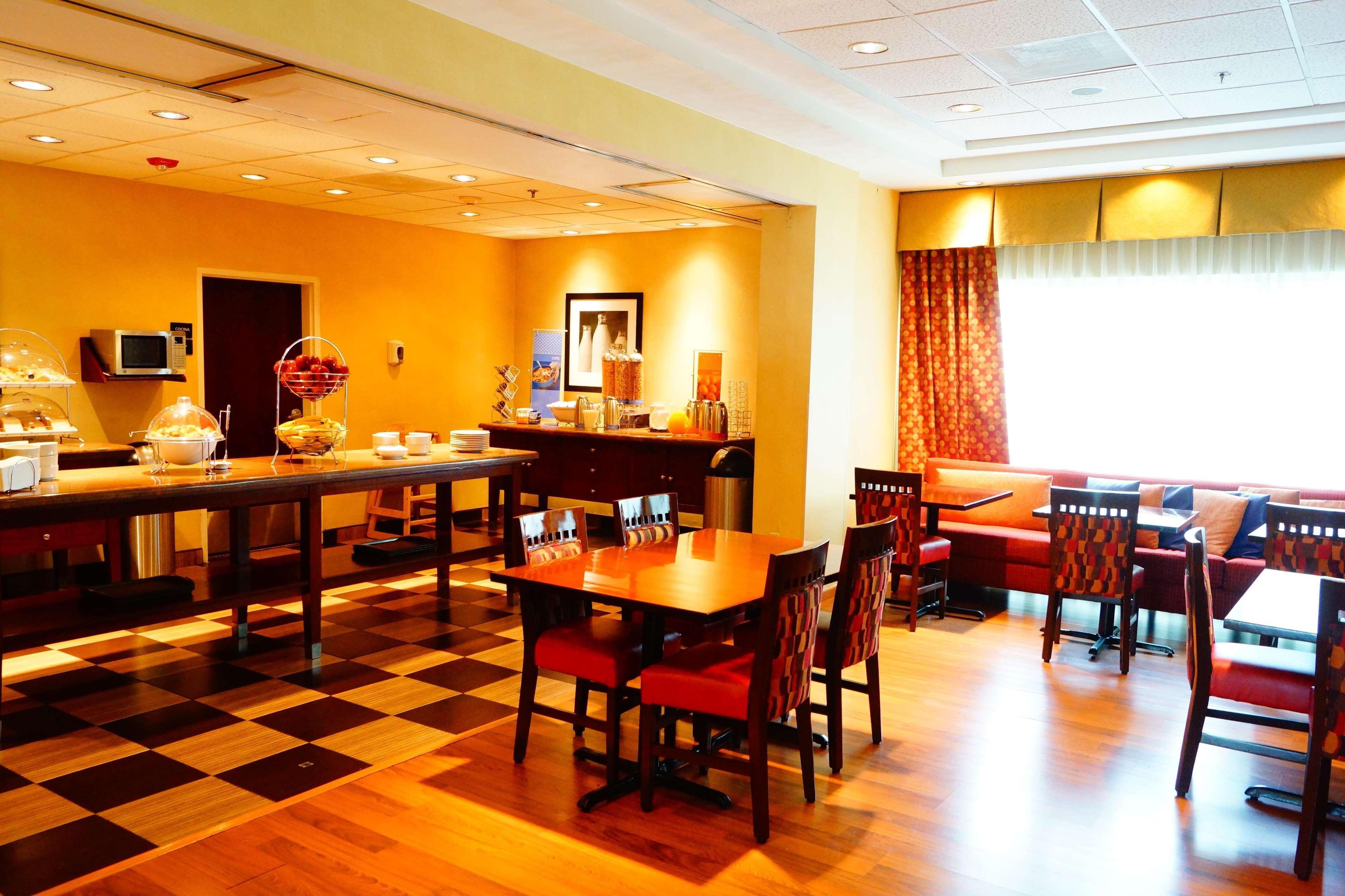 Hampton Inn By Hilton Guadalajara-Aeropuerto Las Pintas Екстер'єр фото