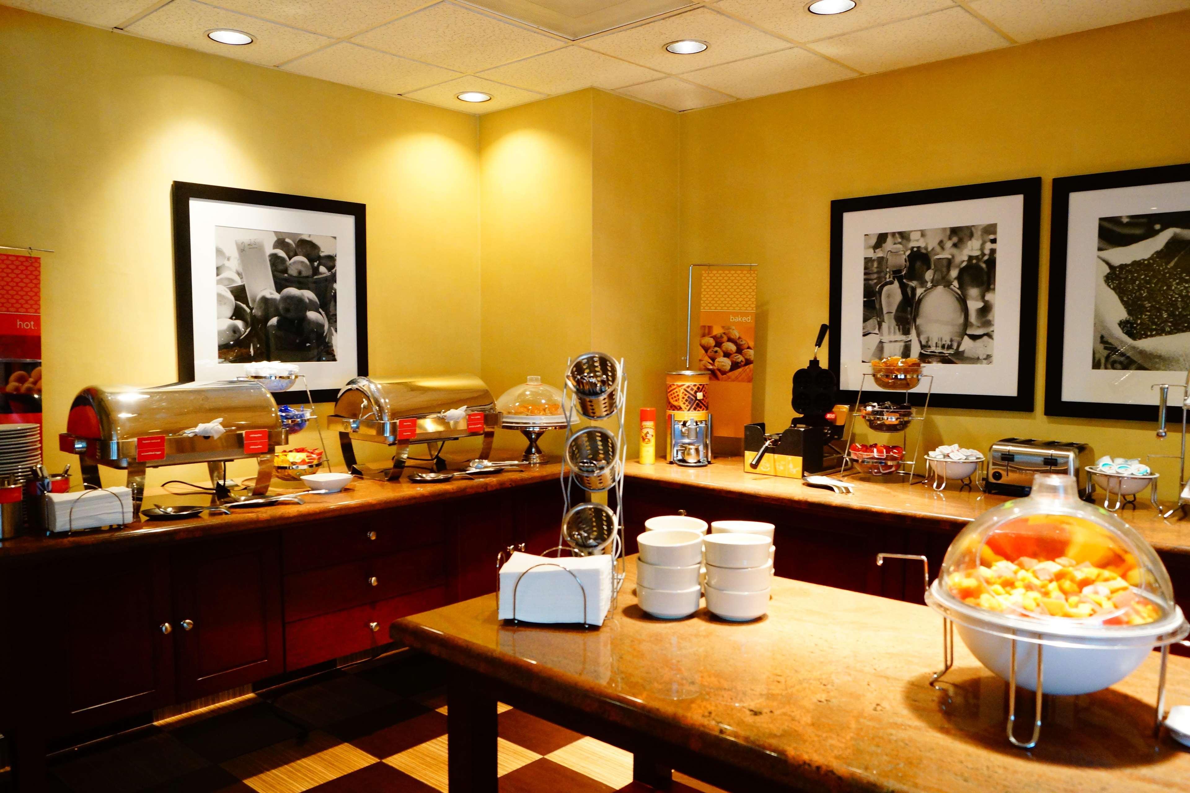 Hampton Inn By Hilton Guadalajara-Aeropuerto Las Pintas Екстер'єр фото