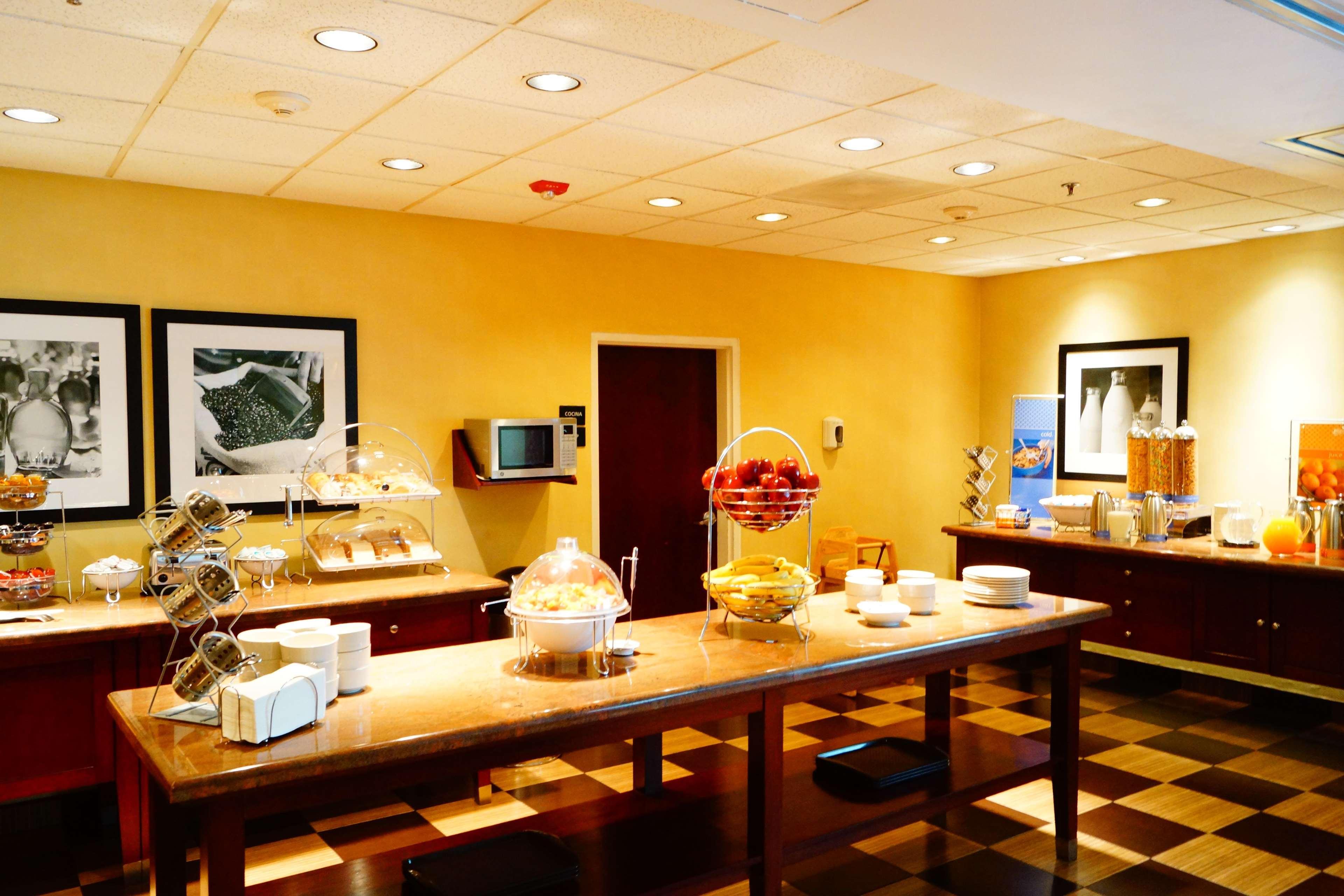 Hampton Inn By Hilton Guadalajara-Aeropuerto Las Pintas Екстер'єр фото