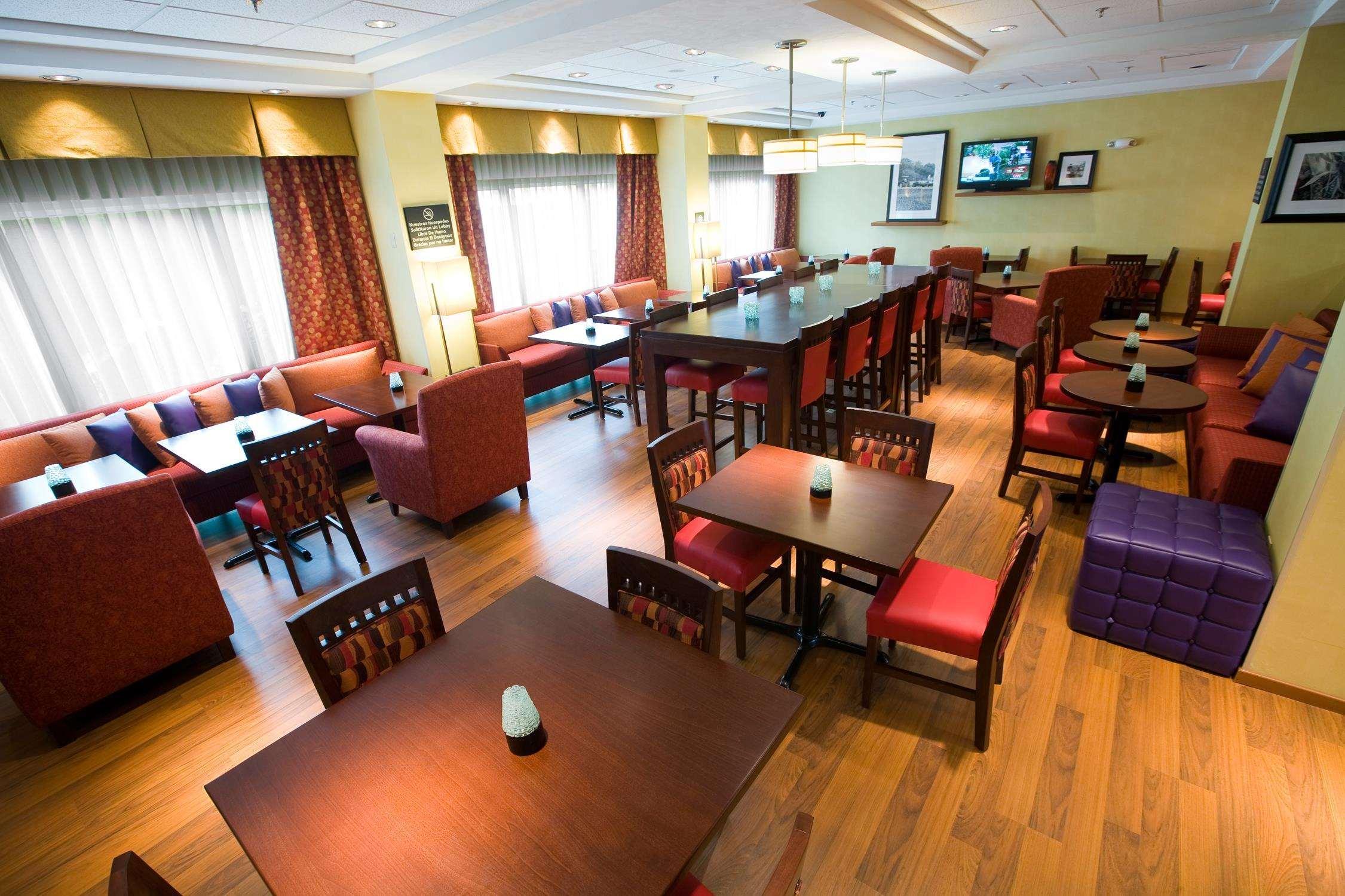 Hampton Inn By Hilton Guadalajara-Aeropuerto Las Pintas Екстер'єр фото