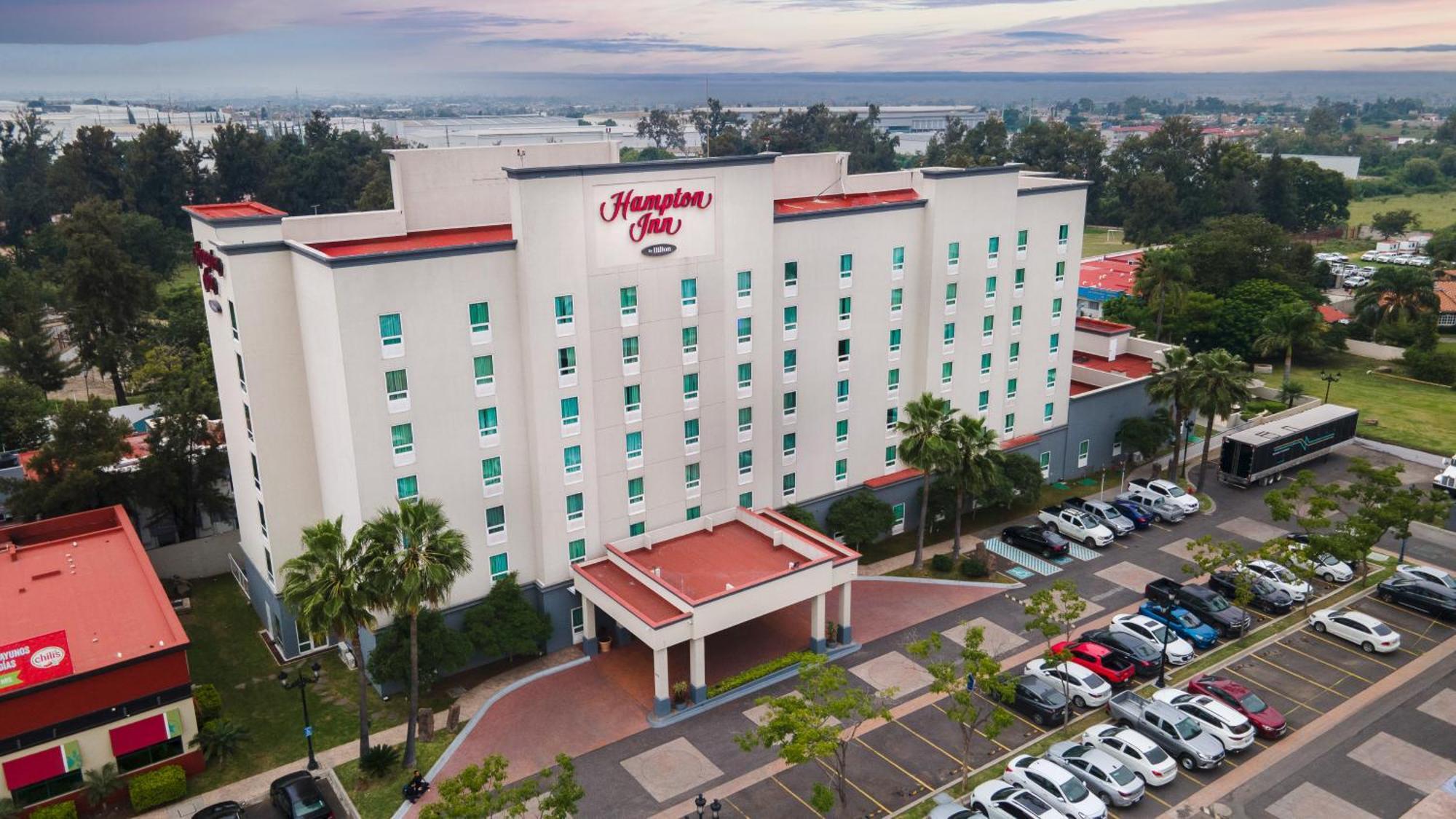 Hampton Inn By Hilton Guadalajara-Aeropuerto Las Pintas Екстер'єр фото