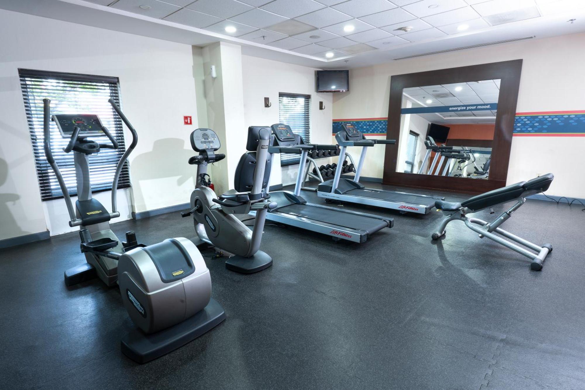 Hampton Inn By Hilton Guadalajara-Aeropuerto Las Pintas Екстер'єр фото
